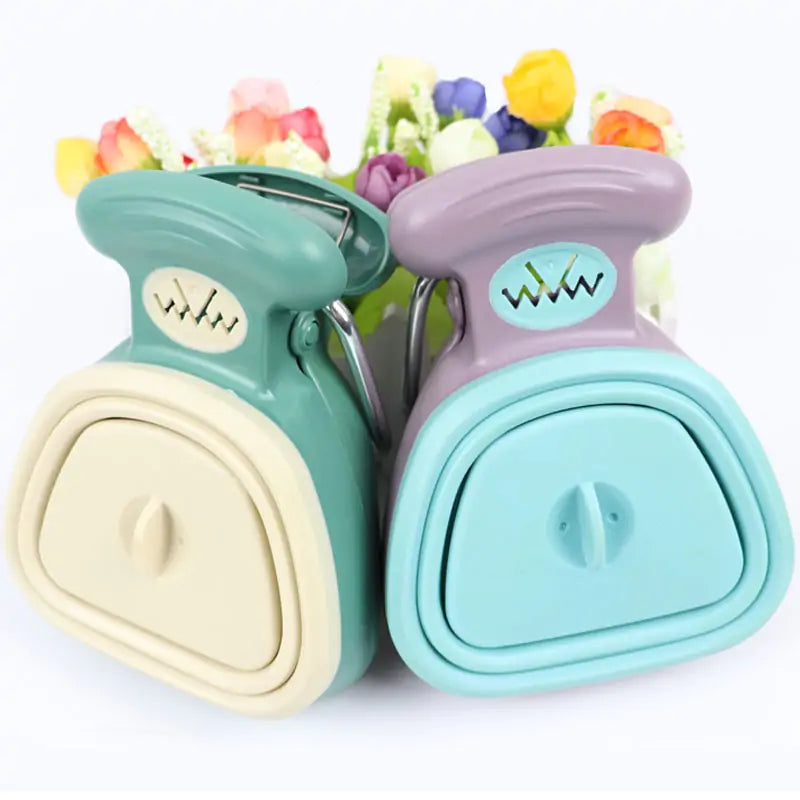 Furry's Foldable Pooper Scooper